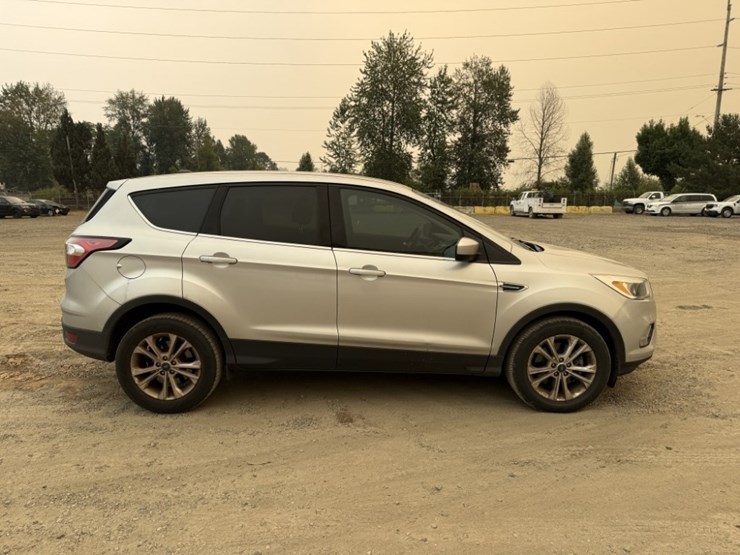2017-ford-escape-se-image-3
