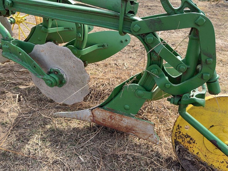 john-deere-pull-type-three-bottom-plow-image-17