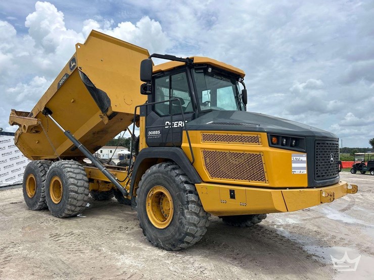 2022-deere-260e-image-2