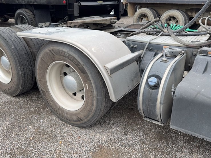 2015-kenworth-t880-image-6