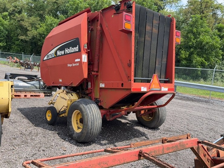 new-holland-br740-image-5