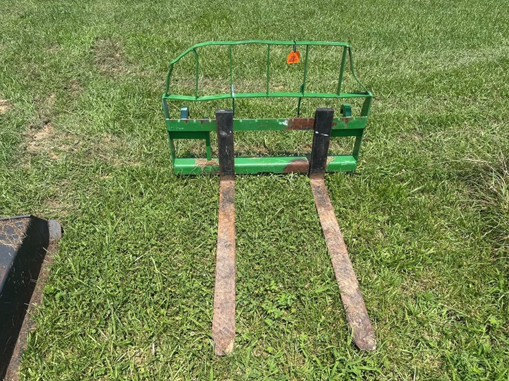#2526-•-frontier-jd-style-pallet-forks-image-1