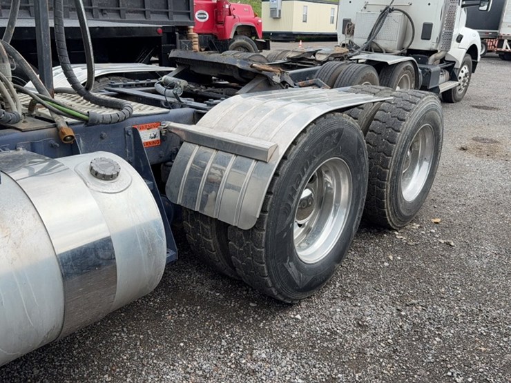 2018-kenworth-t800-image-10