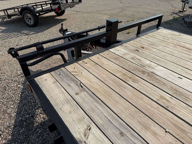 2016-pj-tandem-axle-trailer,-83”-wide,-16’+2’-beavertail,-st235/80r16-tires,-8-bolt-hubs,-5’x16”-ram-image-9