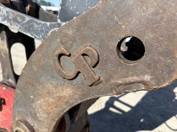 2011-deere-85d-image-16