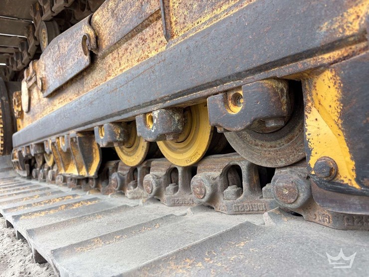 2015-caterpillar-d6k2-lgp-image-47