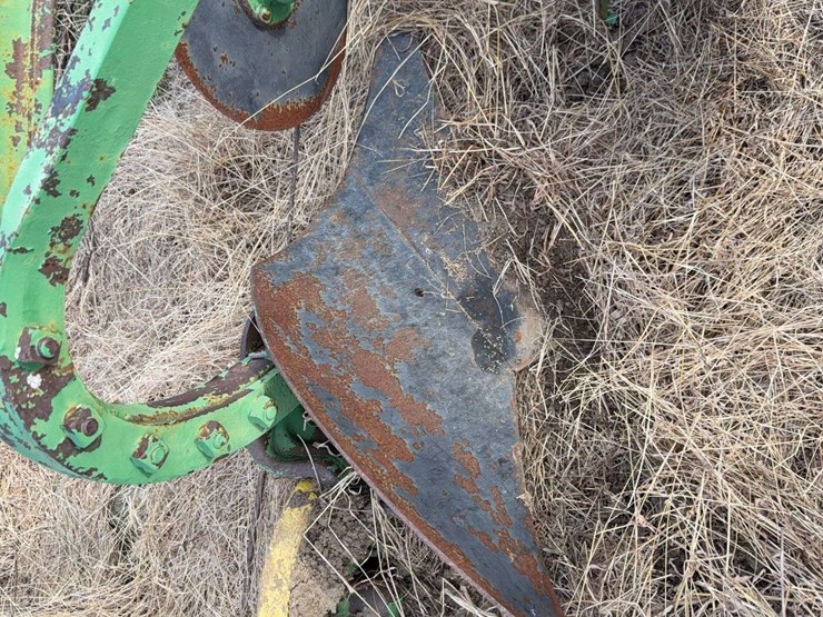 john-deere-pull-type-two-bottom-plow-image-17