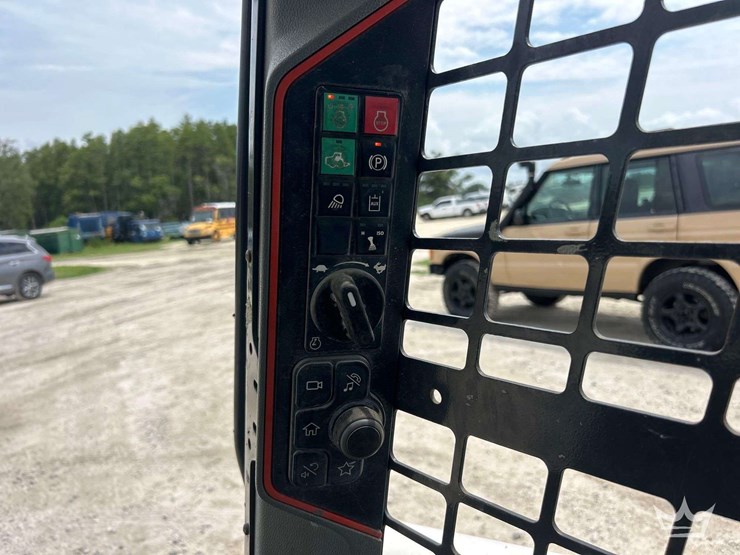 2021-bobcat-t62-image-16