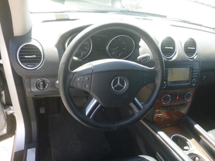 2006-mercedes-benz-ml350-image-10