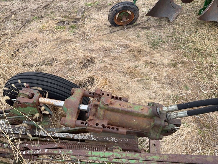john-deere-pull-type-four-bottom-plow-image-13
