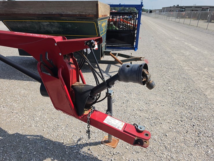 new-holland-210m-image-2