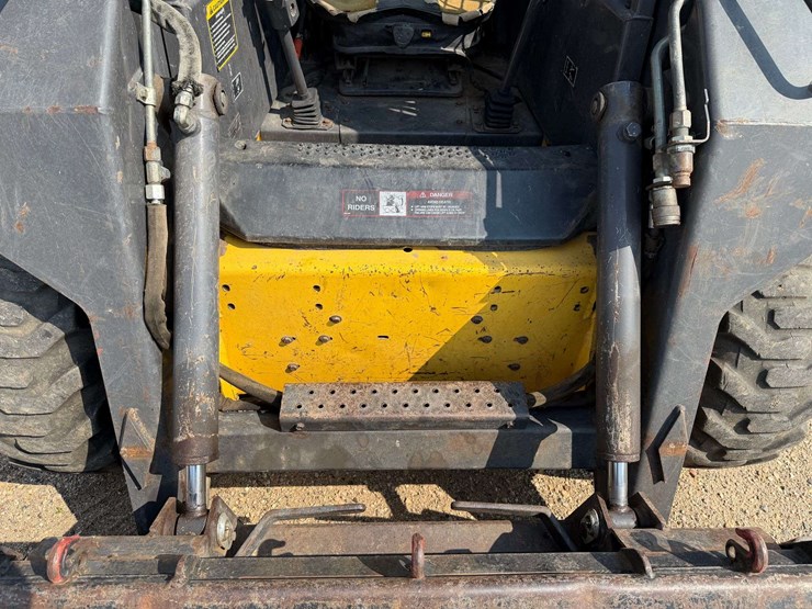 2001-new-holland-ls170-image-22