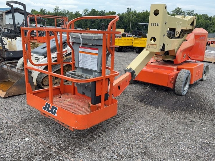 2008-jlg-e400a-image-1