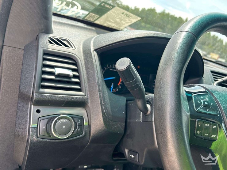 2016-ford-explorer-image-9