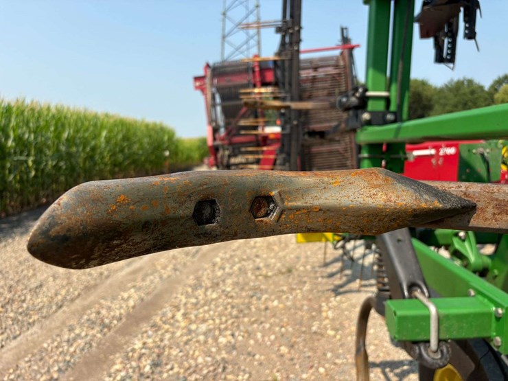 2014-john-deere-2410-image-13