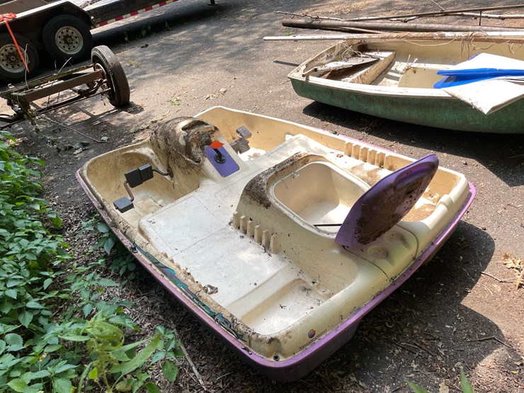 #7012-•-water-wheeler-pedal-boat-image-3
