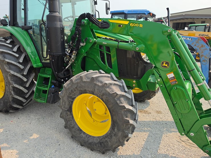 2022-john-deere-6110m-image-23