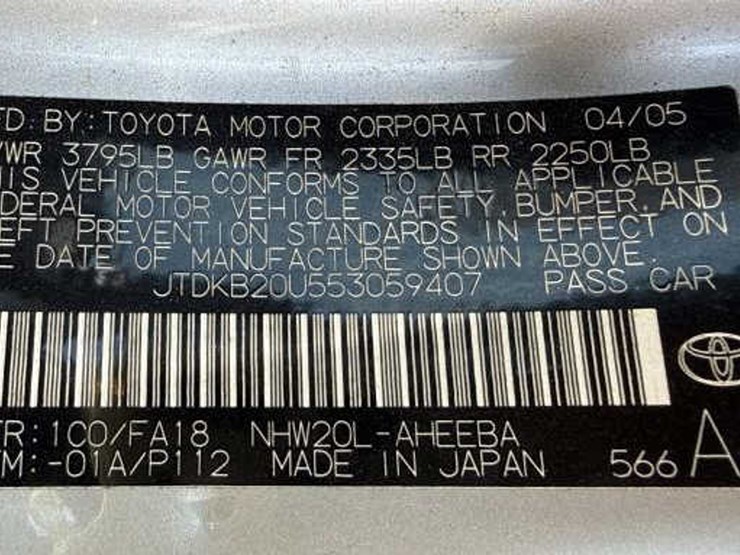 #64-•-2005-toyota-prius-image-11
