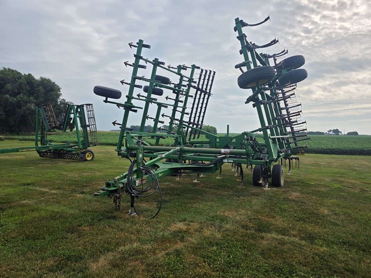 john-deere-2210-image-2