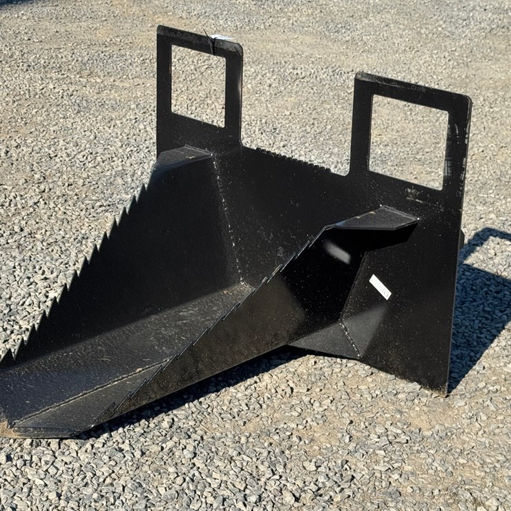 #4034 • 40 Inch Skid Steer Spade Bucket