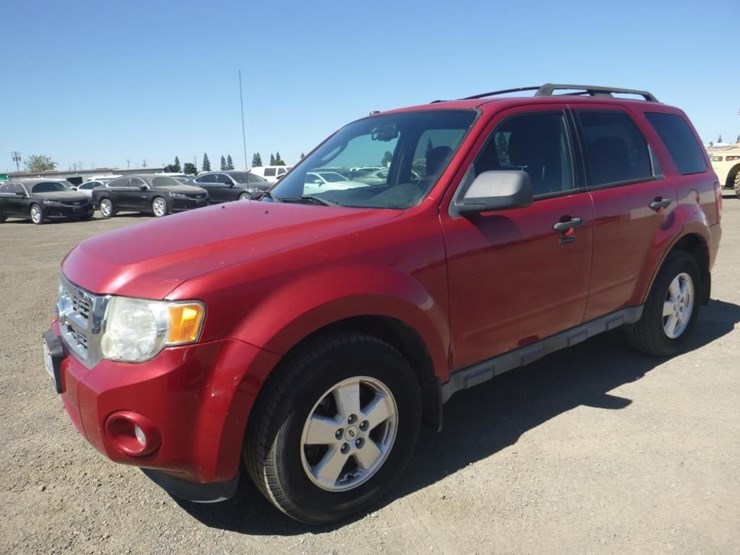 2011-ford-escape-image-1