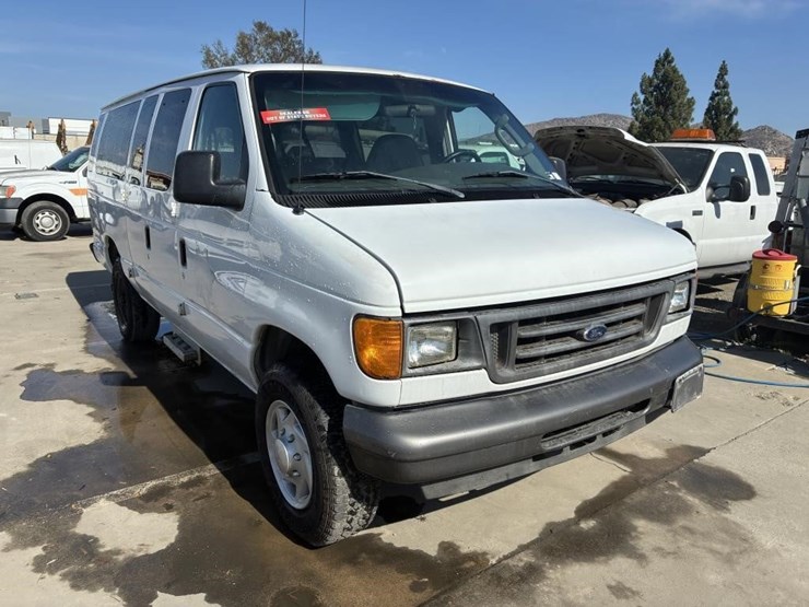 2007-ford-e350-image-2