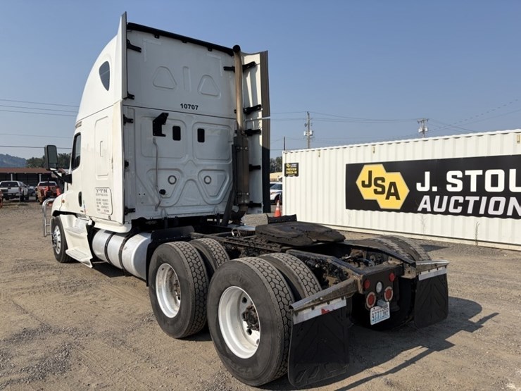 2016-freightliner-cascadia-t/a-sleeper-truck-image-6