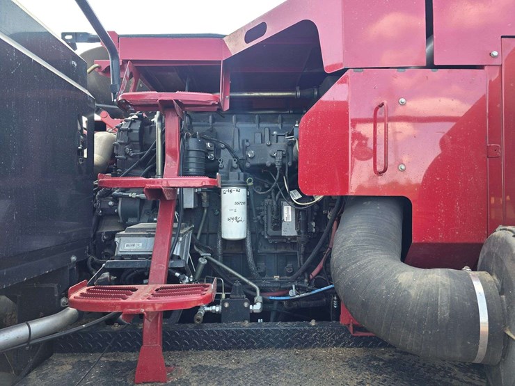 2013-case-ih-8230-image-50