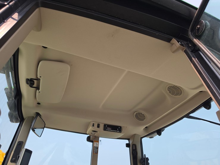 2022-john-deere-6110m-image-9