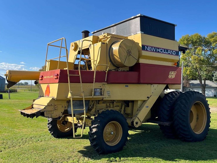 1992-new-holland-tr86-image-39
