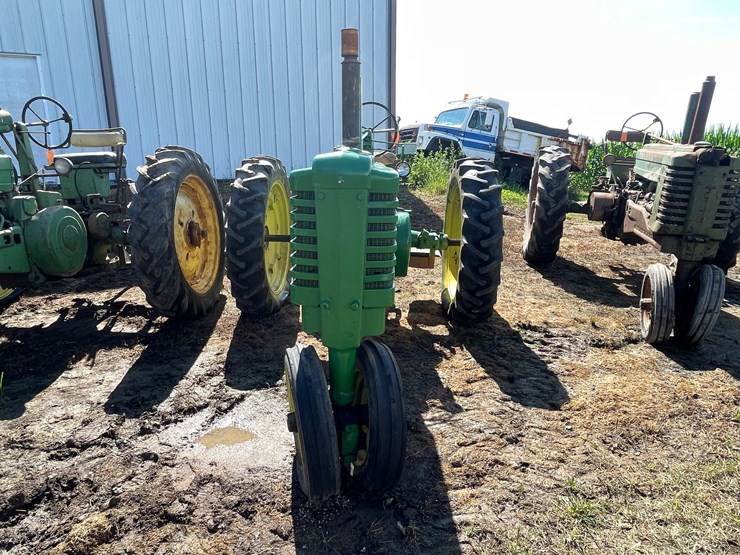 john-deere-b-image-2
