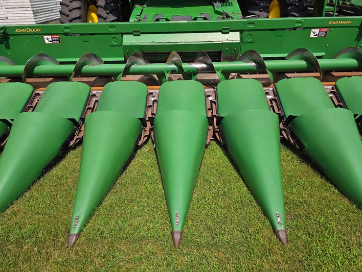 2013-john-deere-608c-image-8