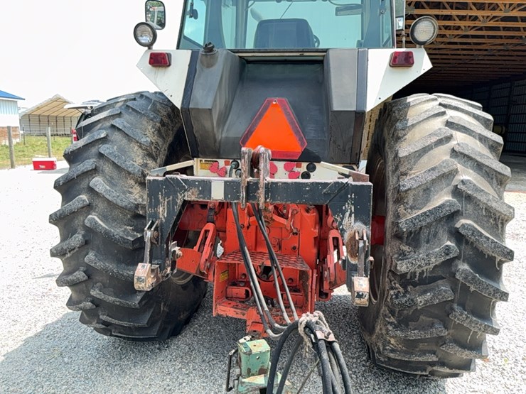 case-2590-tractor-image-10