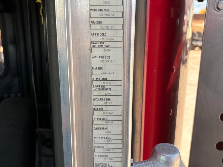 2012-kenworth-t800-image-11