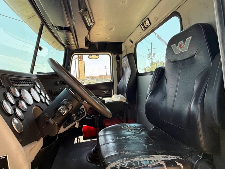 2015-western-star-4900-image-15