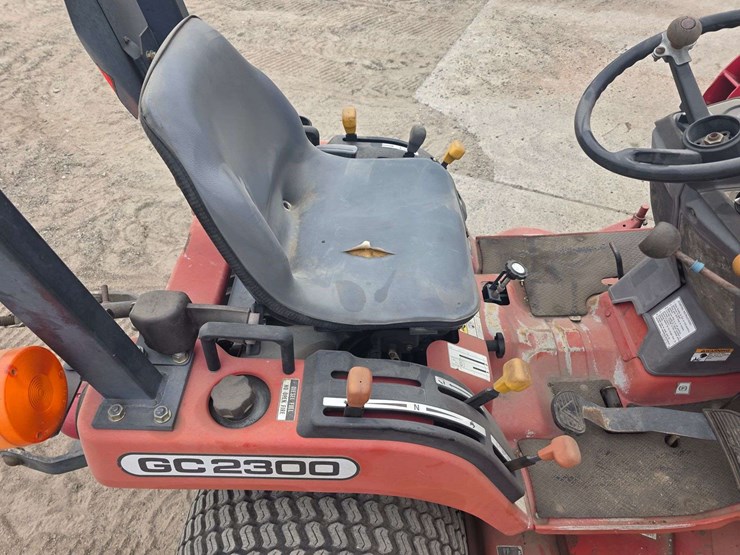 2005-massey-ferguson-gc2300-image-17