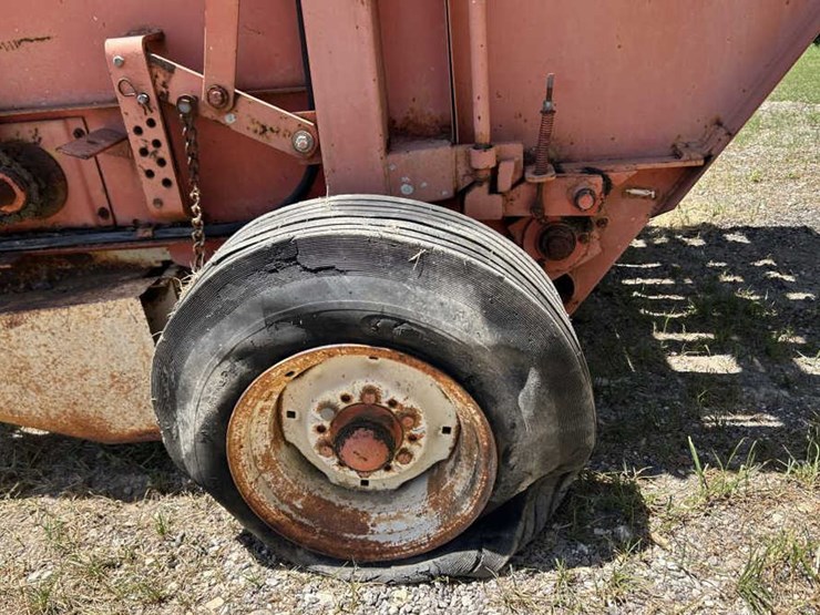 hesston-5500-image-10