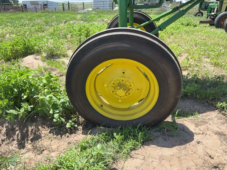 john-deere-3020-image-11
