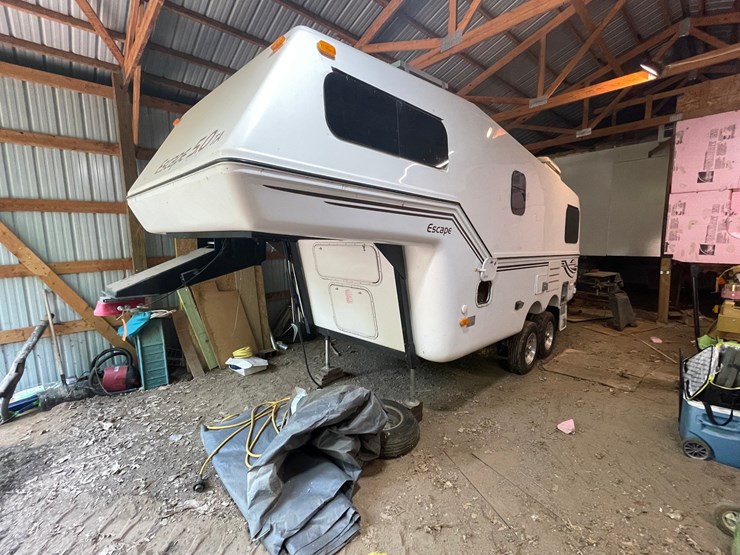 #7001-•-2018-escape-5.0-ta-5th-wheel-camper-(has-mn-title-in-dealy)-image-1