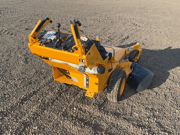 #3072-•-cub-cadet-pro-hw300-walk-behind-mower-image-8