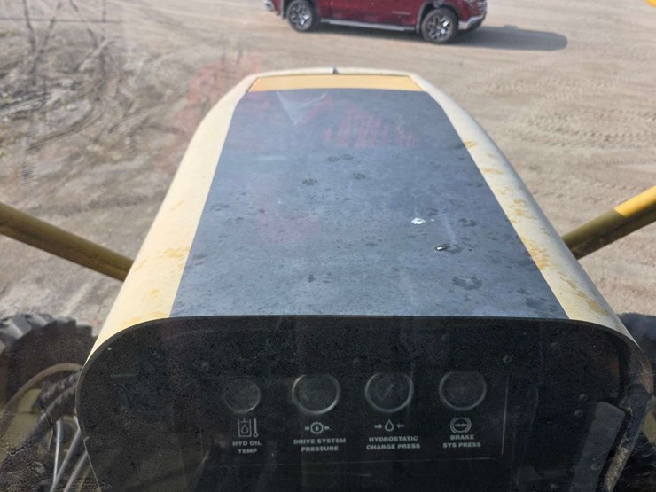 rogator-1074-self-propelled-sprayer,-100'-booms,-currently-winterized,-320/90r50-tires,-rears-with-d-image-68