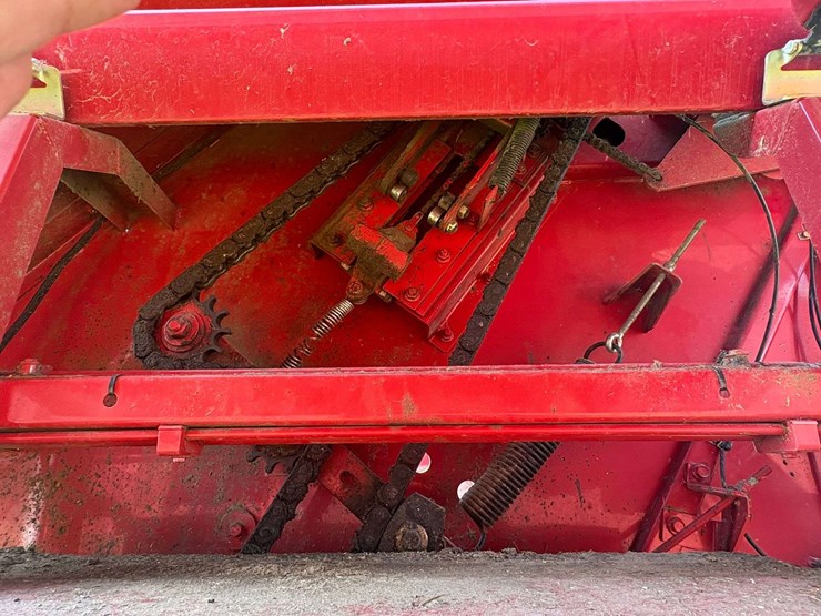 2011-new-holland-br7090-image-40