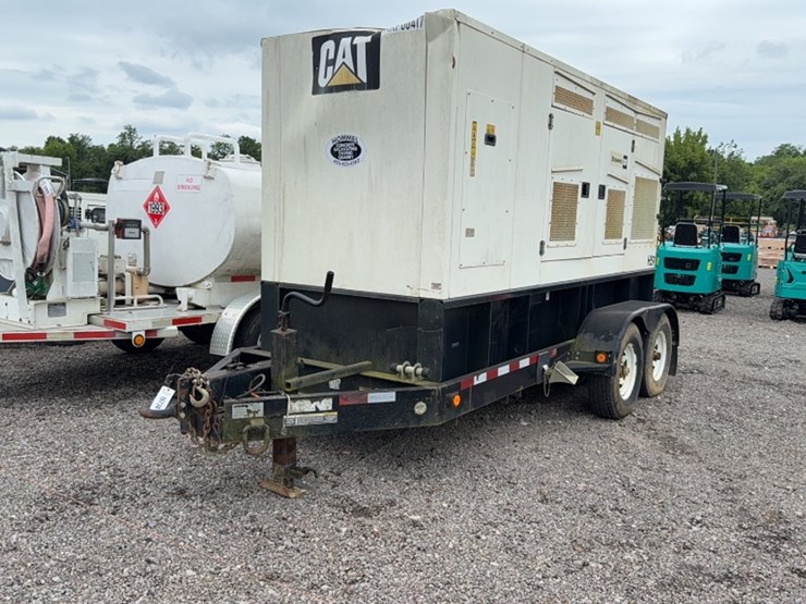 #2099-•-cat-x0200-2-towable-generator-image-1