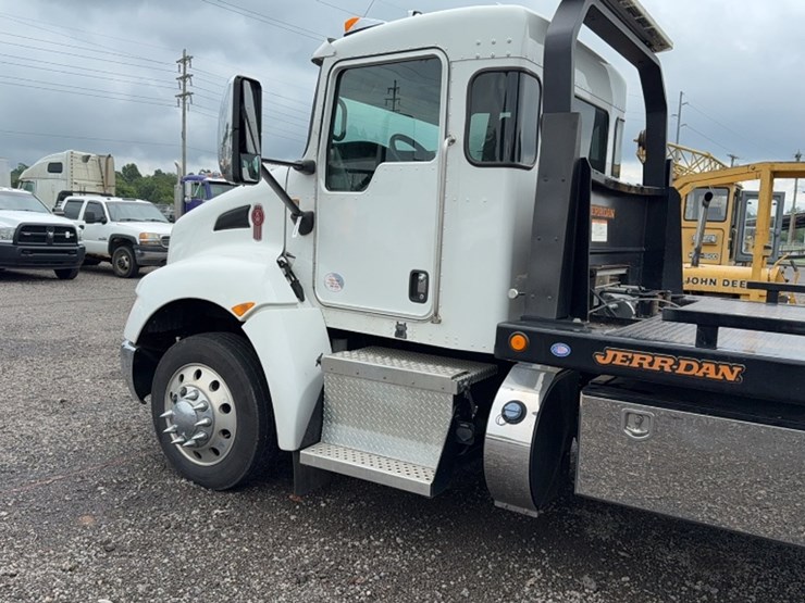 2022-kenworth-t270-image-12