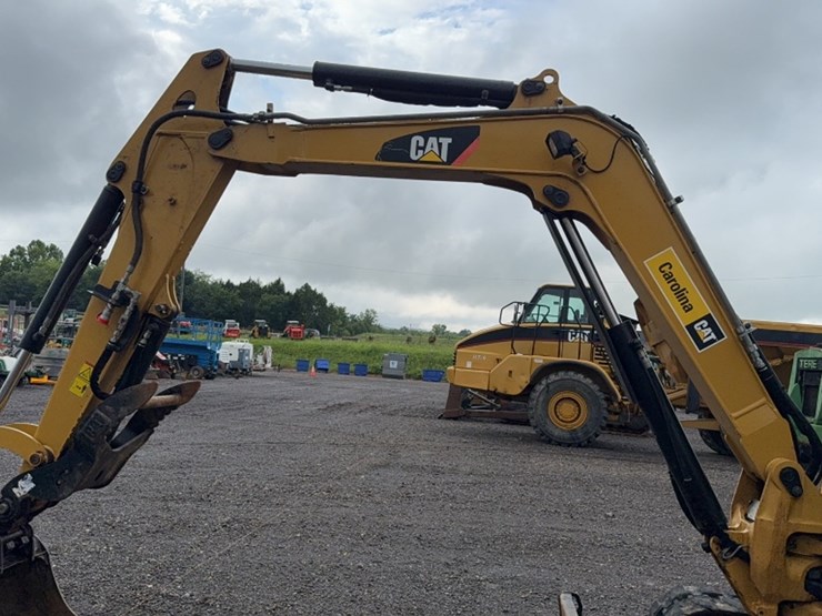 caterpillar-305.5-image-14