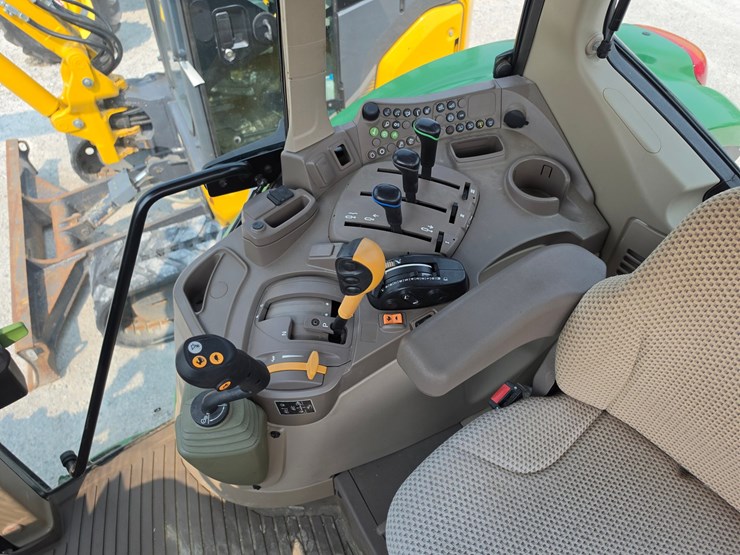 2022-john-deere-6110m-image-12