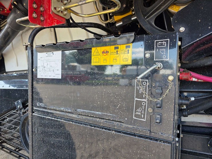 2013-case-ih-8230-image-41