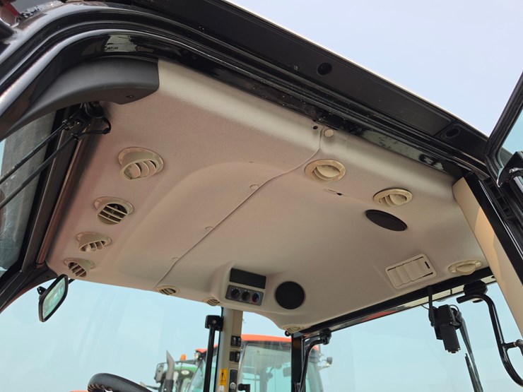 2021-massey-ferguson-4710-image-9