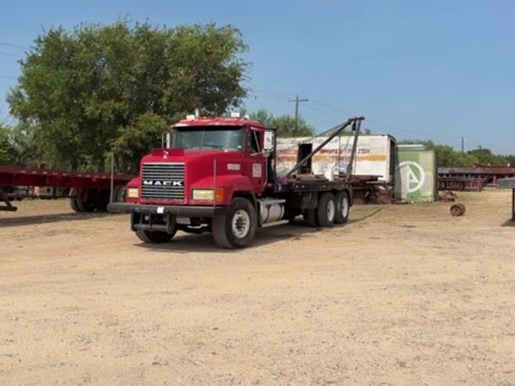 1999-mack-ch612-image-1