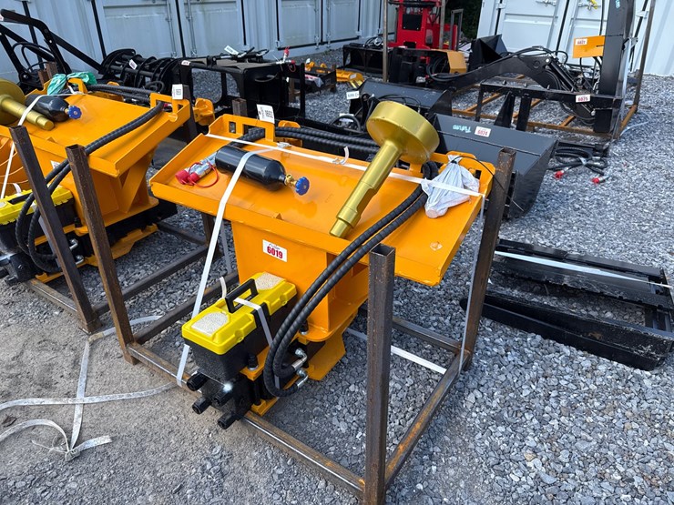 #6019-•-skid-steer-hyd-post-driver-image-2